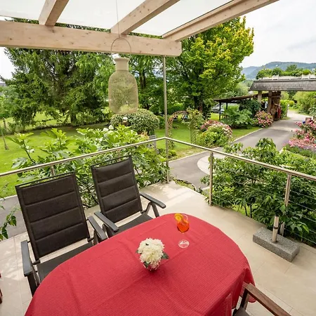 Im Garten - Haus Daniela * Graz