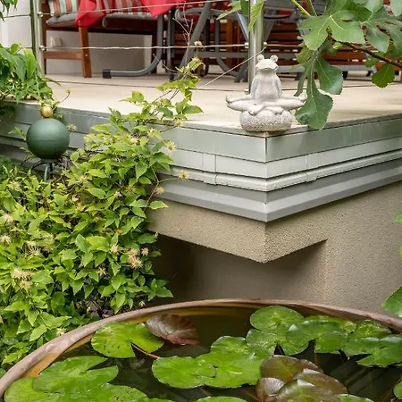 Im Garten - Haus Daniela